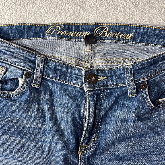 Gap Bootcut Jeans - Picture 2 of 5